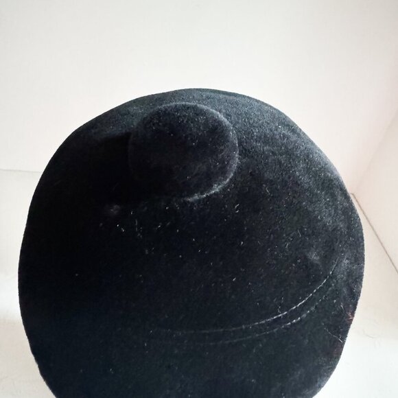 Vintage Eaton's 50s 60s Black Velvet Pillbox Hat - Picture 9 of 12